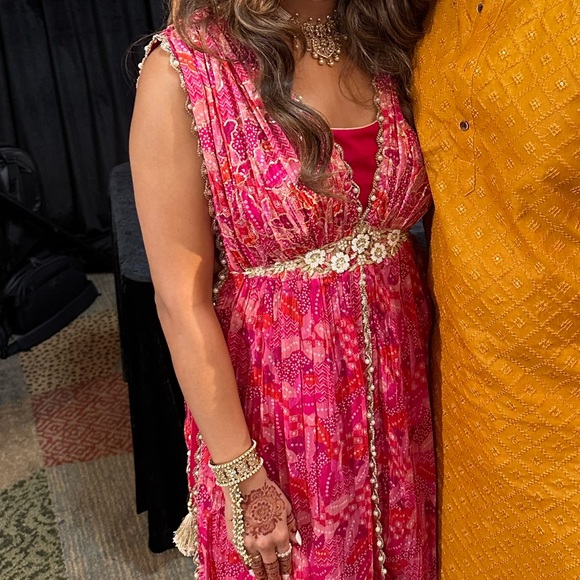 Hot pink blouse with bandani top and palazzo pants - Picture 2 of 2